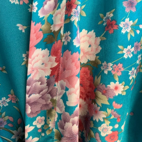 Floral Silky Robe - Picture 2 of 3